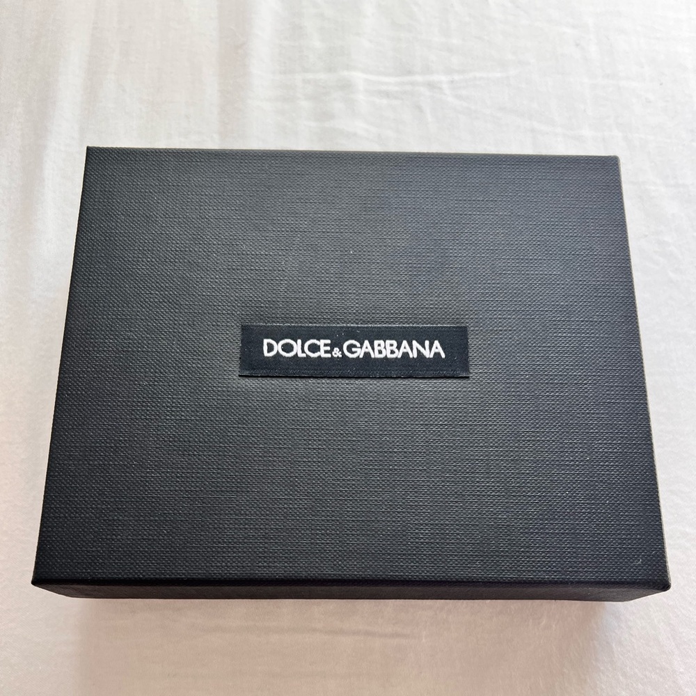 Dolce and Gabbana zipped compact wallet.